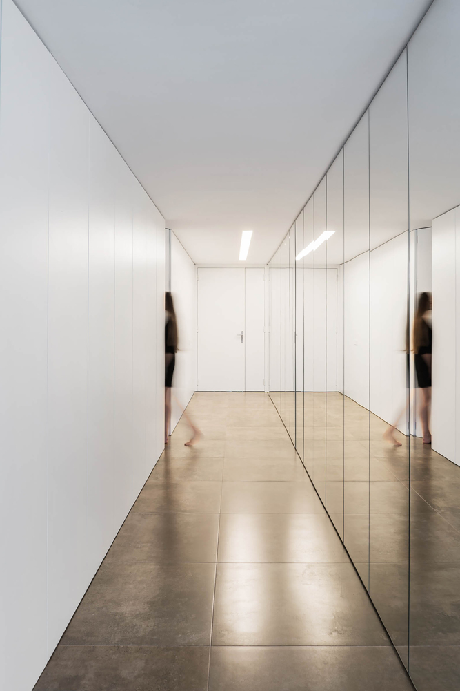 巴伦西亚丘陵景观中的白色棱镜住宅-60