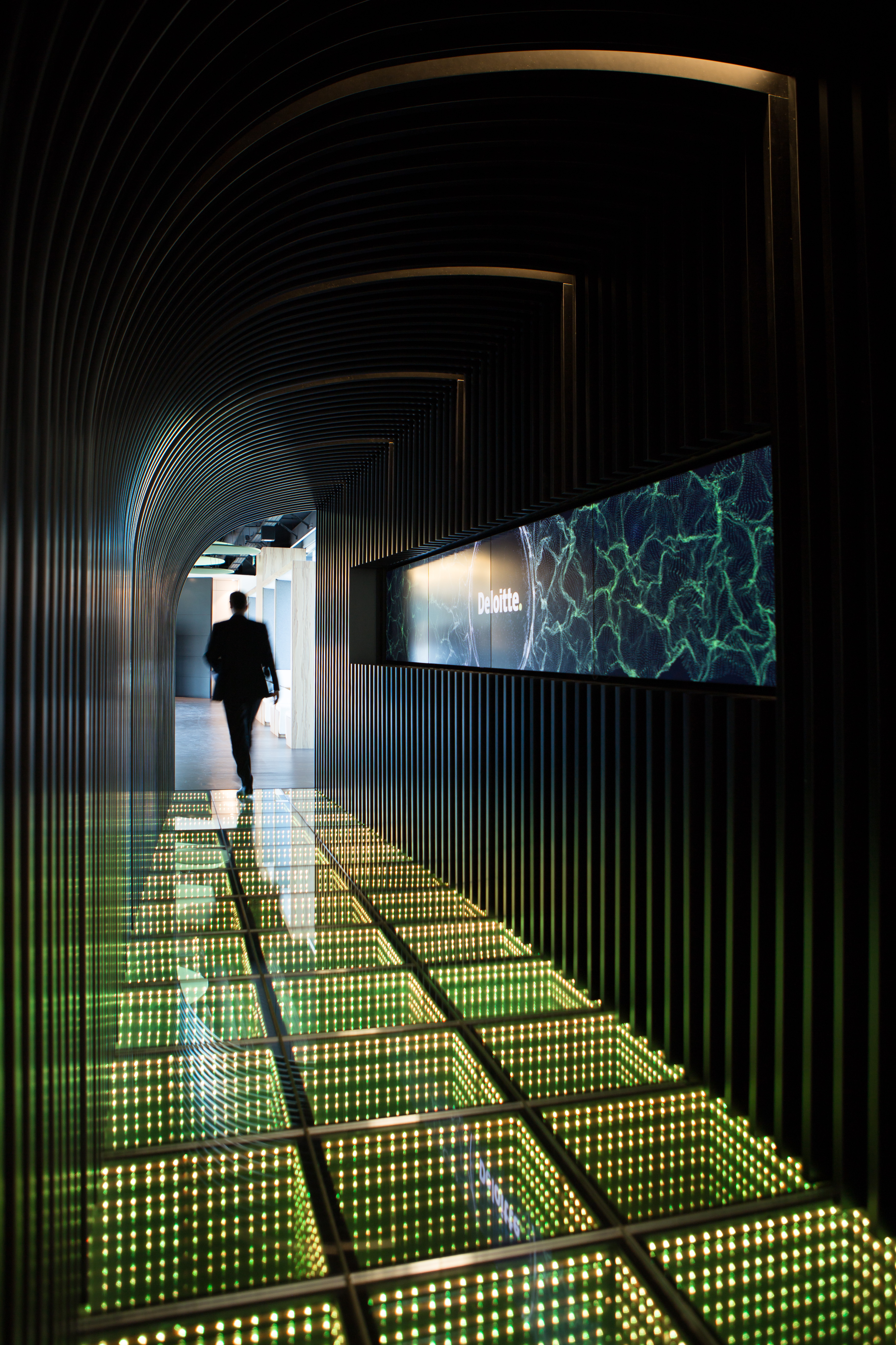 创新科技风，打造高效灵活的办公环境-12