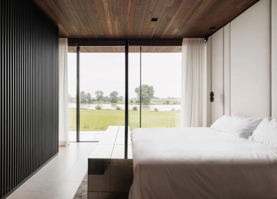现代极简河畔别墅丨GrantJohnson-25