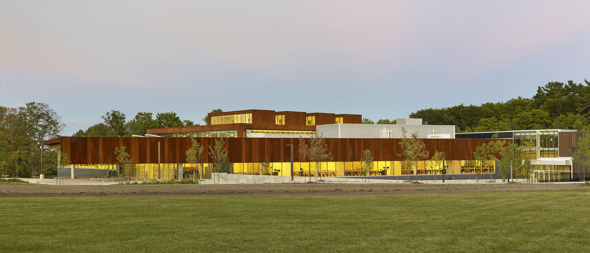 加拿大 Sir Sandford Fleming College 科技中心—— Perkins + Will 打造多功能的现代教育空间-2