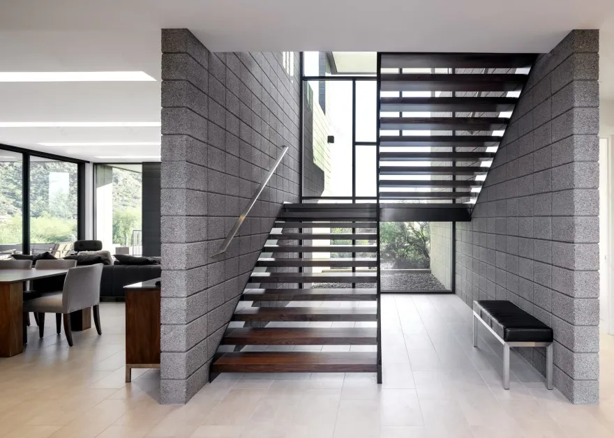 亚利桑那州斯科茨代尔的 Troon 现代住宅,融入自然的几何之美-34