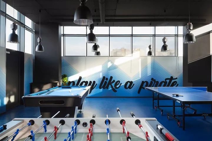 Stars Group 索非亚办公室 | 暗黑主题下的多元化空间设计-31