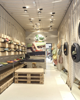 Solerebels Shoe Store Dom Arquitectura