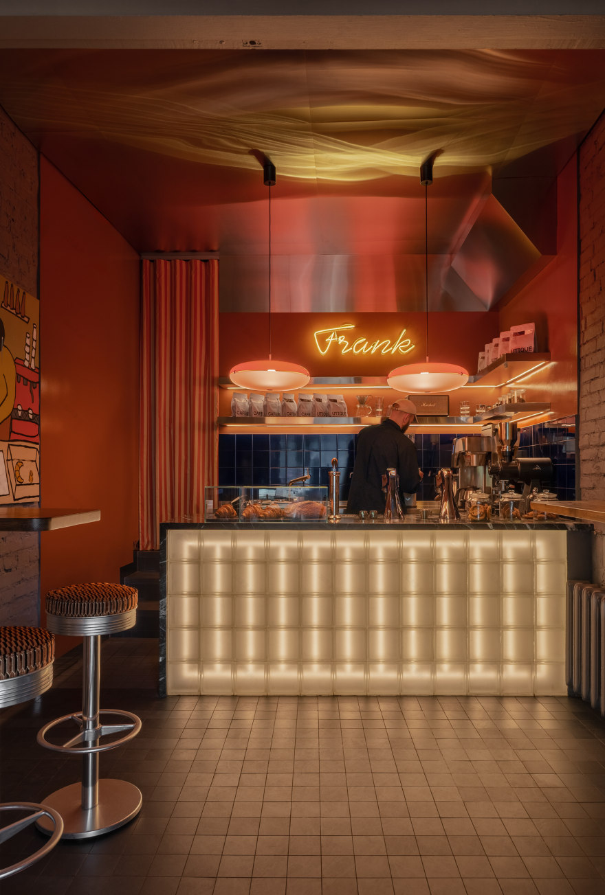 纯咖啡;原味咖啡(注:Frank 在这里可能是 纯的、原味的 意思,但不确定是否有特殊语境,如果结合特定品牌等情况可能有不同含义) 丨乌克兰基辅丨Yana Molodykh-13