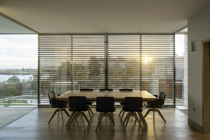 都柏林海滨现代别墅 | 致敬历史的透明重构-29