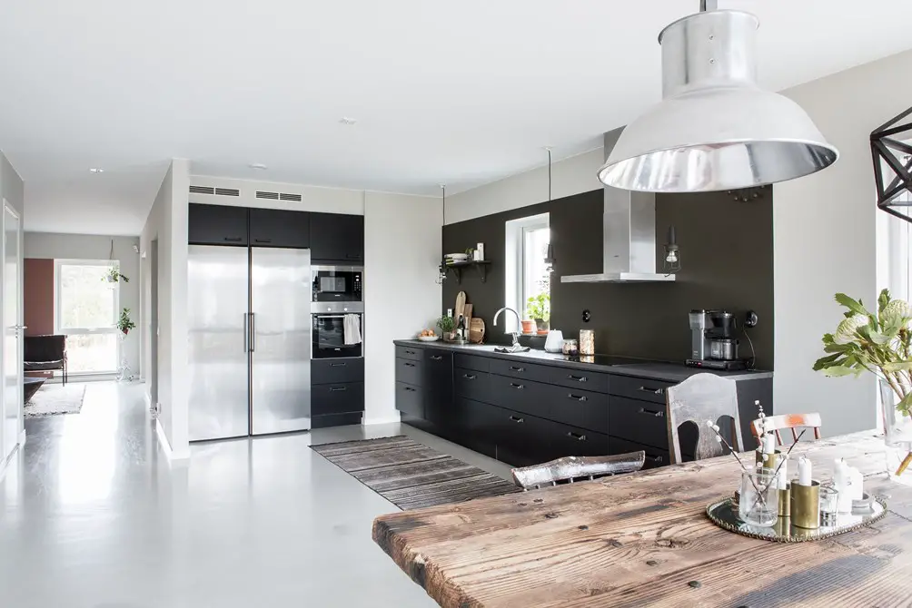 深色调木质大宅，演绎同色系搭配魅力-13