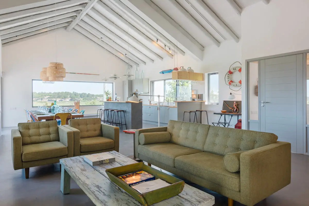 葡萄牙度假别墅 | 色彩斑斓的泳池边天堂-11