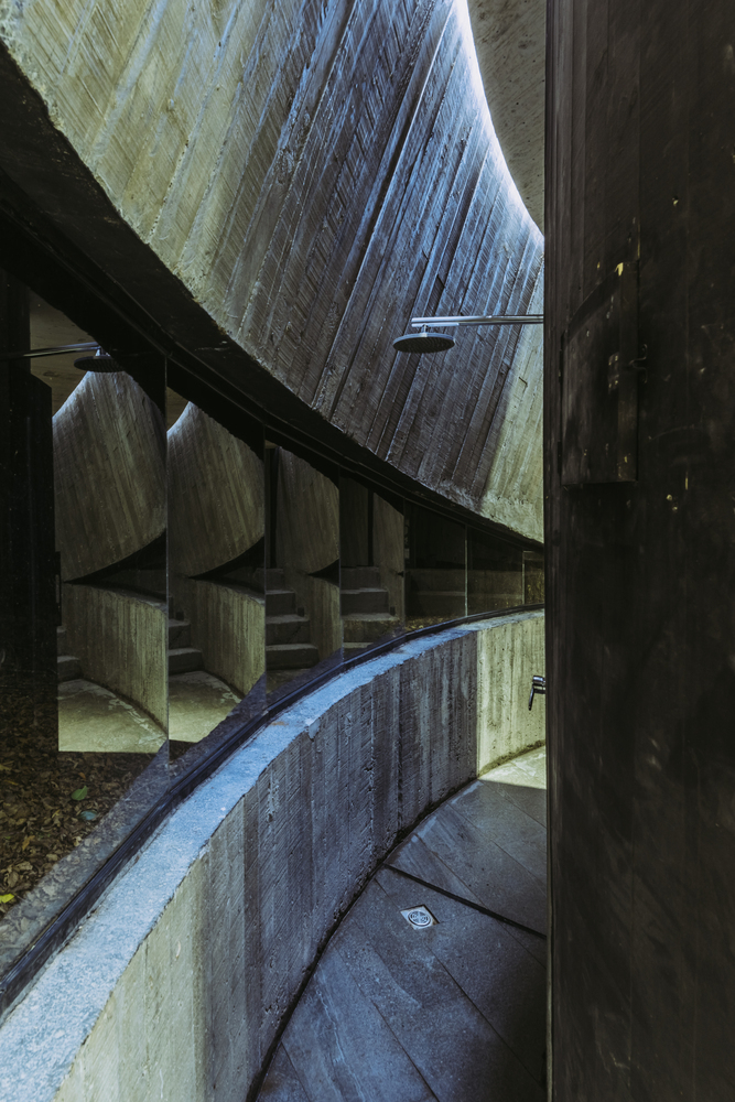 智利森林中的 Moholy 冥想空间丨José Peña-31