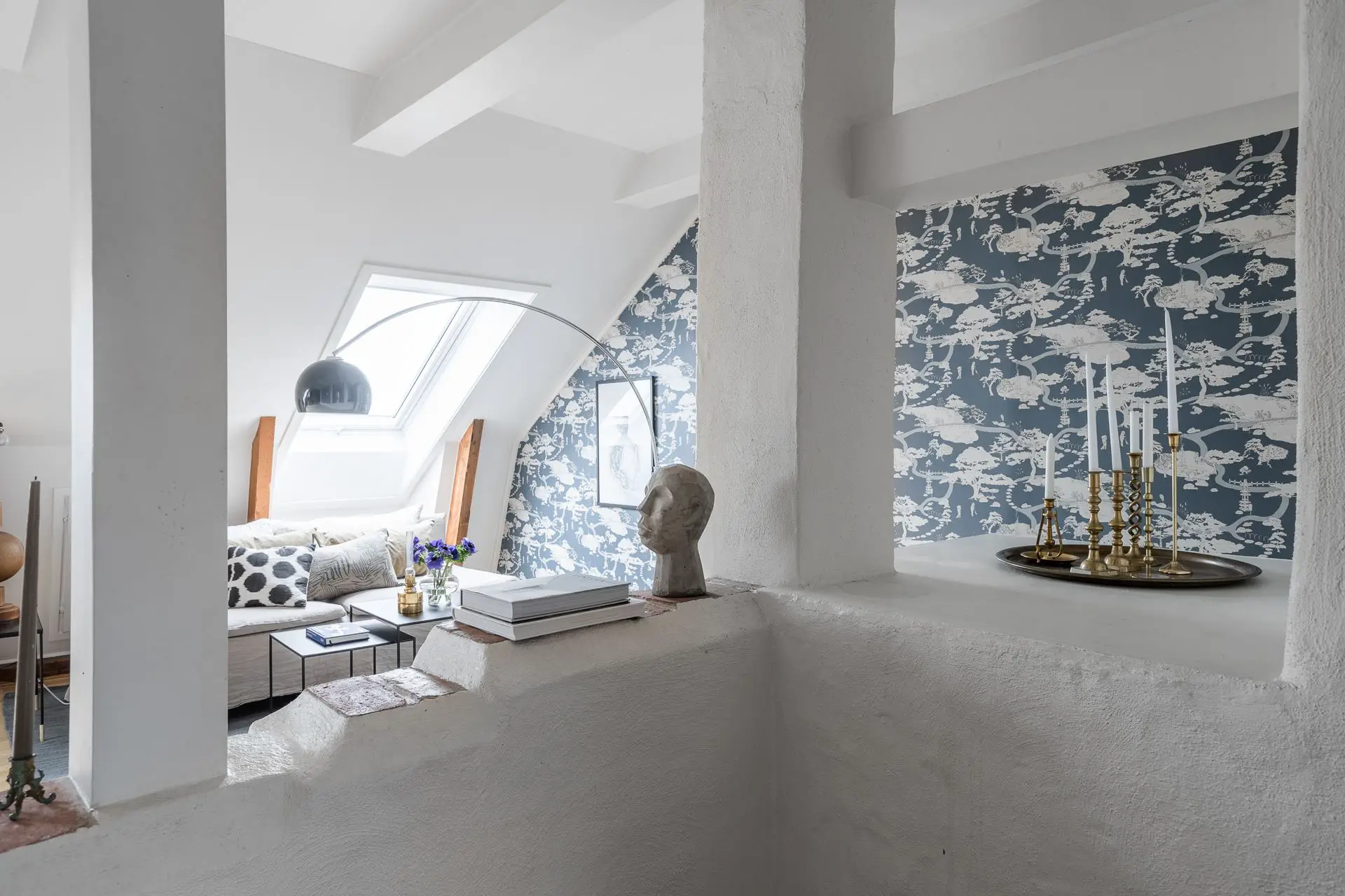 瑞典顶楼公寓的蓝色魅力-10