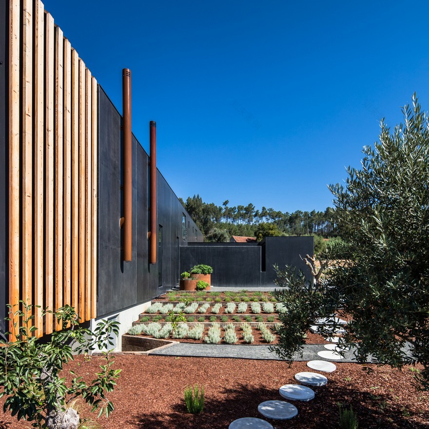 Beautiful Monolithic Home Built of Prefabricated Black Concrete Panels-25