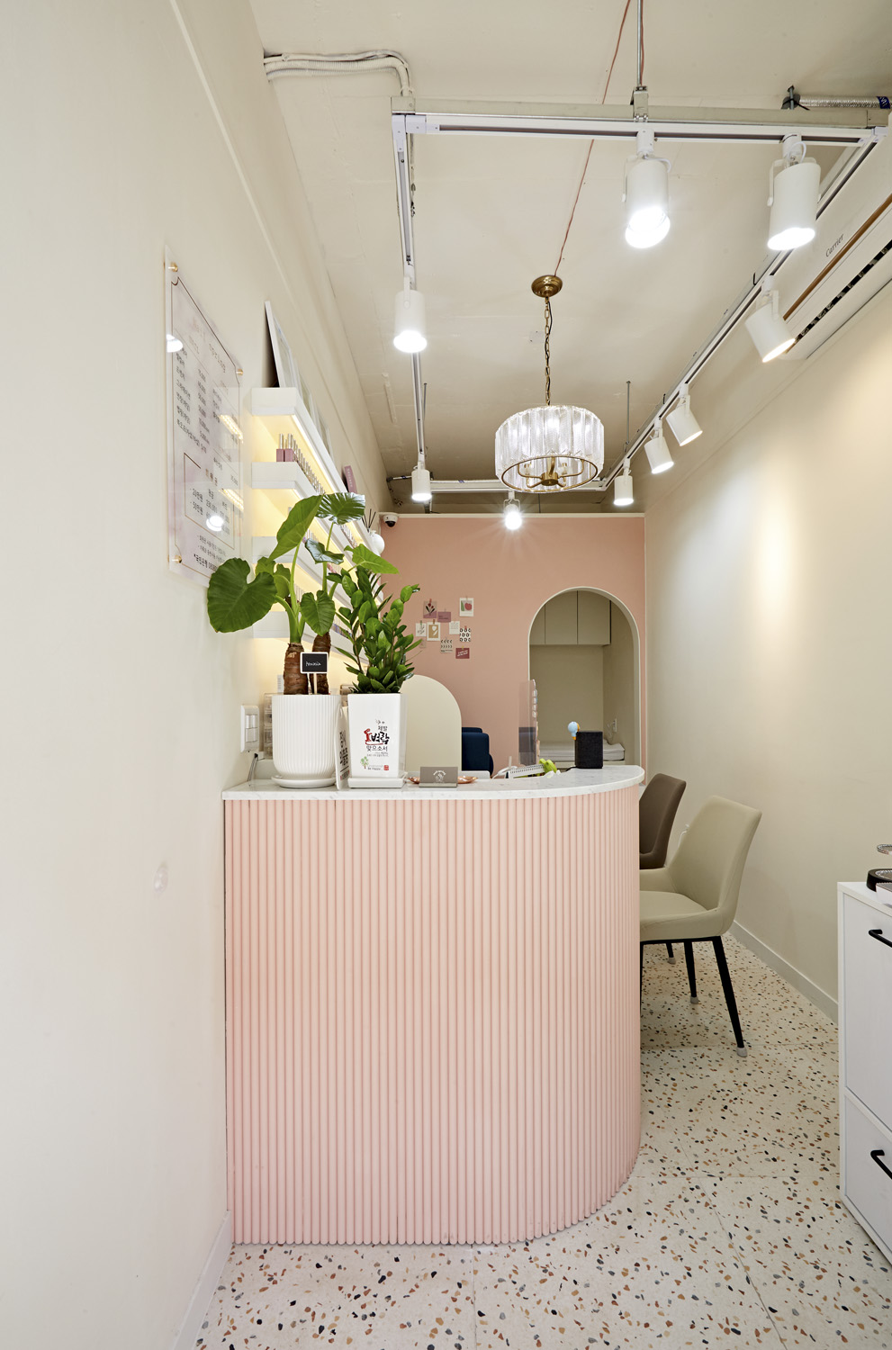 粉色梦幻 | 尼尔斯·斯普林格的室内设计神作-6