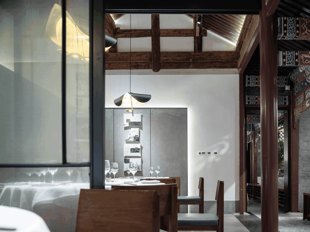 760㎡新中式北京簋街胡大饭馆 屋里门外设计-35