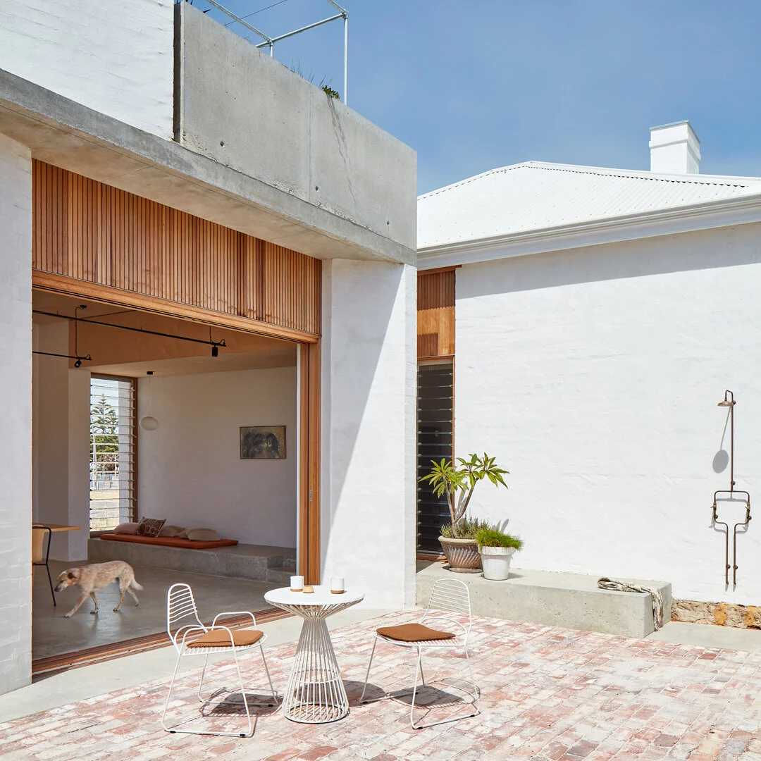 滨海台地；滨海阶地（注：这里一般指海边的台地地形，如果结合具体语境是建筑名称等，也可翻译为滨海露台等，但仅从Marine Terrace本身，滨海台地是较常见的地理专业表述 ）-10