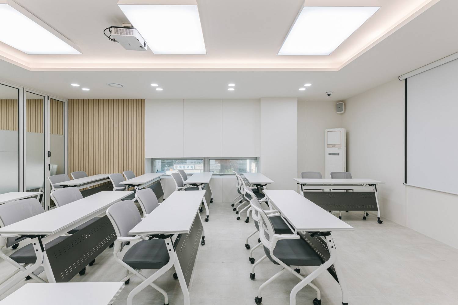 150 平现代高级通讯公司办公室设计-25