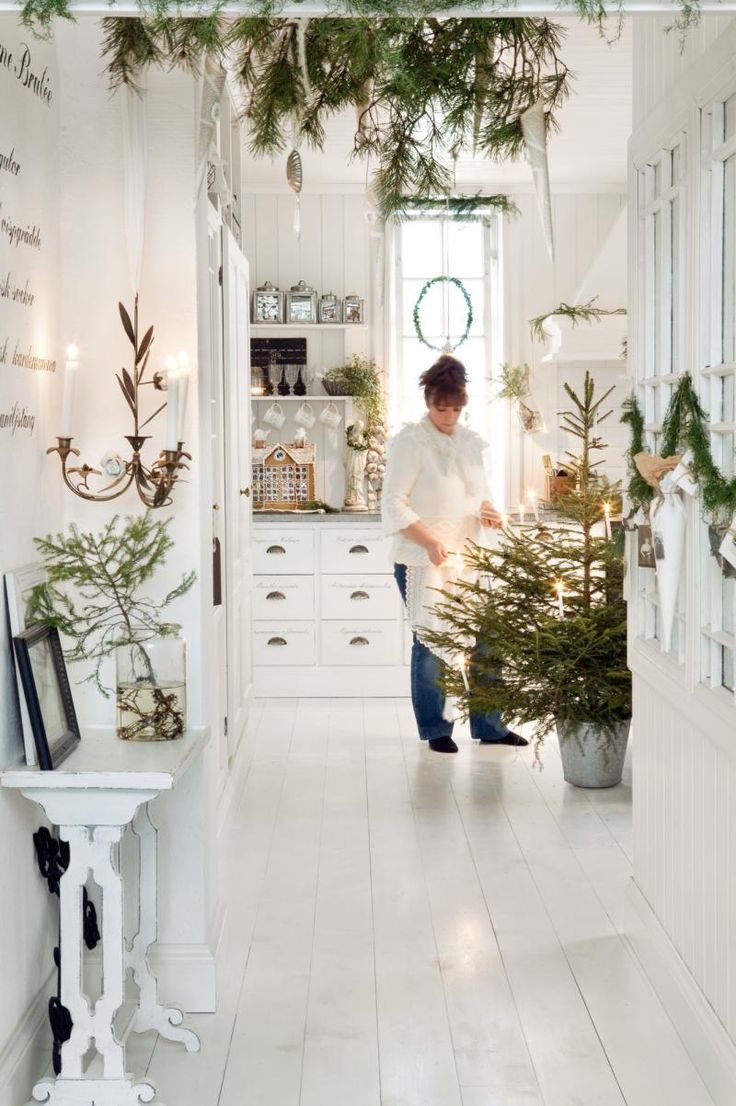 14 Gorgeous Scandinavian Living Rooms Dressed For Christmas-7