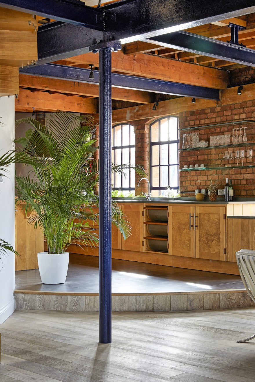 Tower Bridge London Apartment in a Converted Victorian Leather Warehouse-13