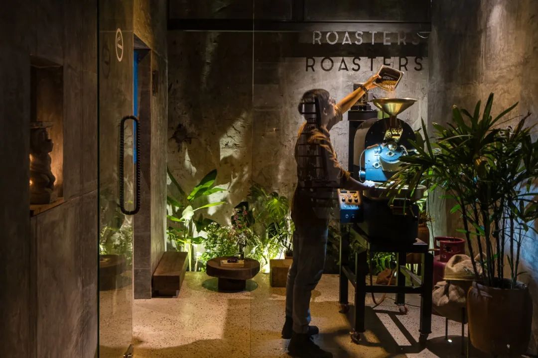 越南老街道咖啡店,复古与现代交融-17