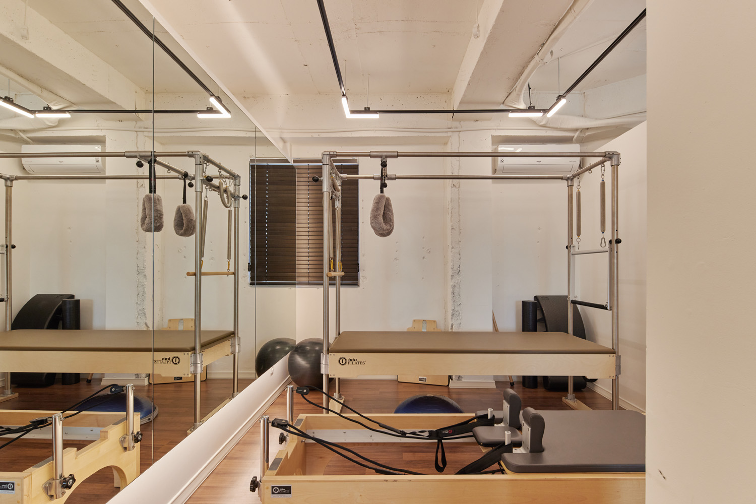 白色与木色，打造高级设计感的 30 平米公寓-9