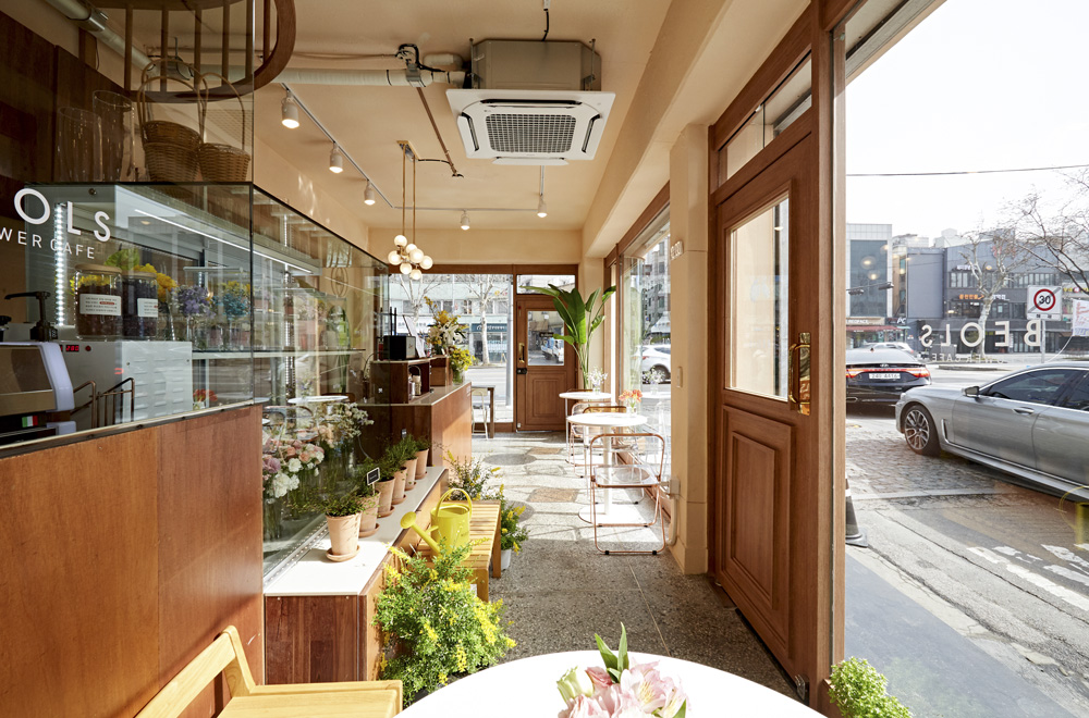 温煦氛围的 10 坪白砖咖啡馆设计案例-5