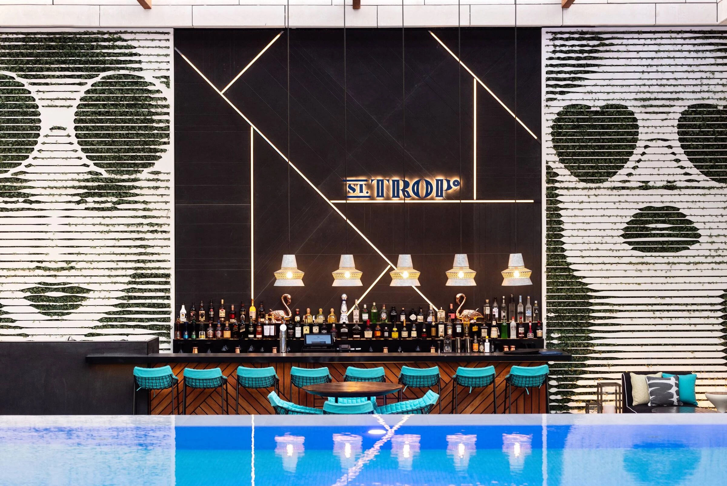 迪拜 Waldorf Astoria 酒店 St. Trop 池畔餐厅设计-23