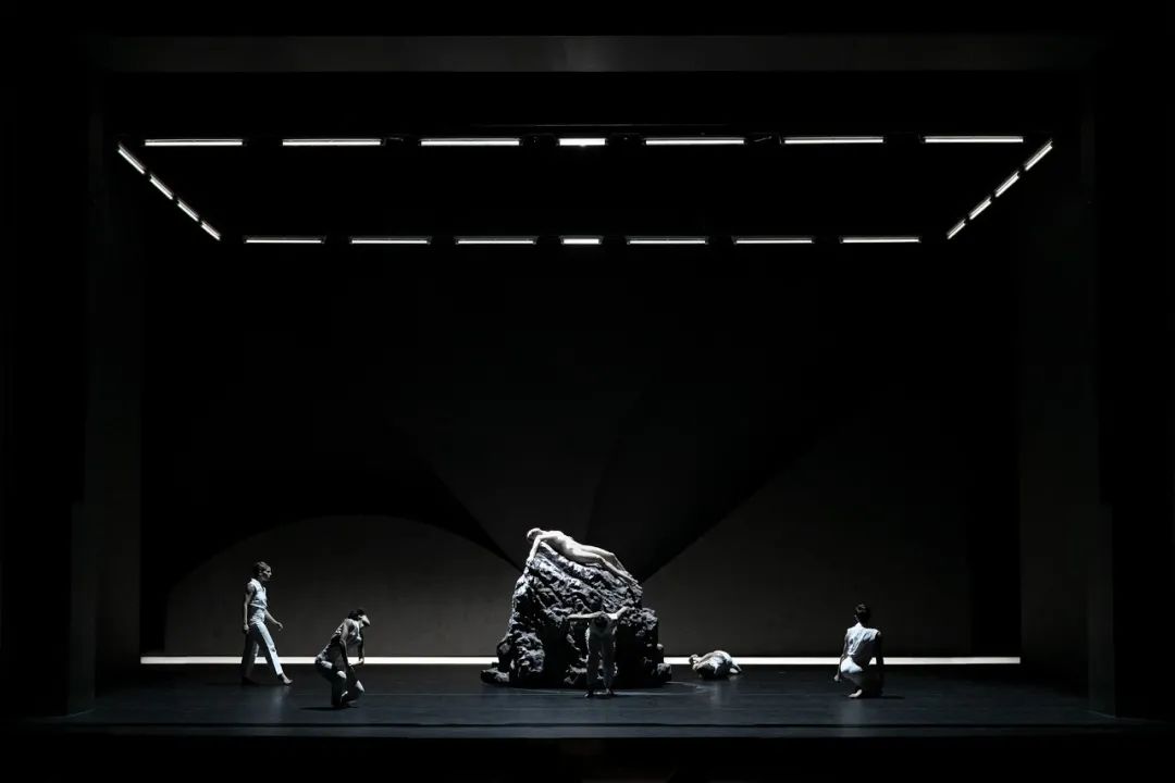 舞台魔法师 | 塞巴斯蒂安·汉纳克的震撼空间美学-18