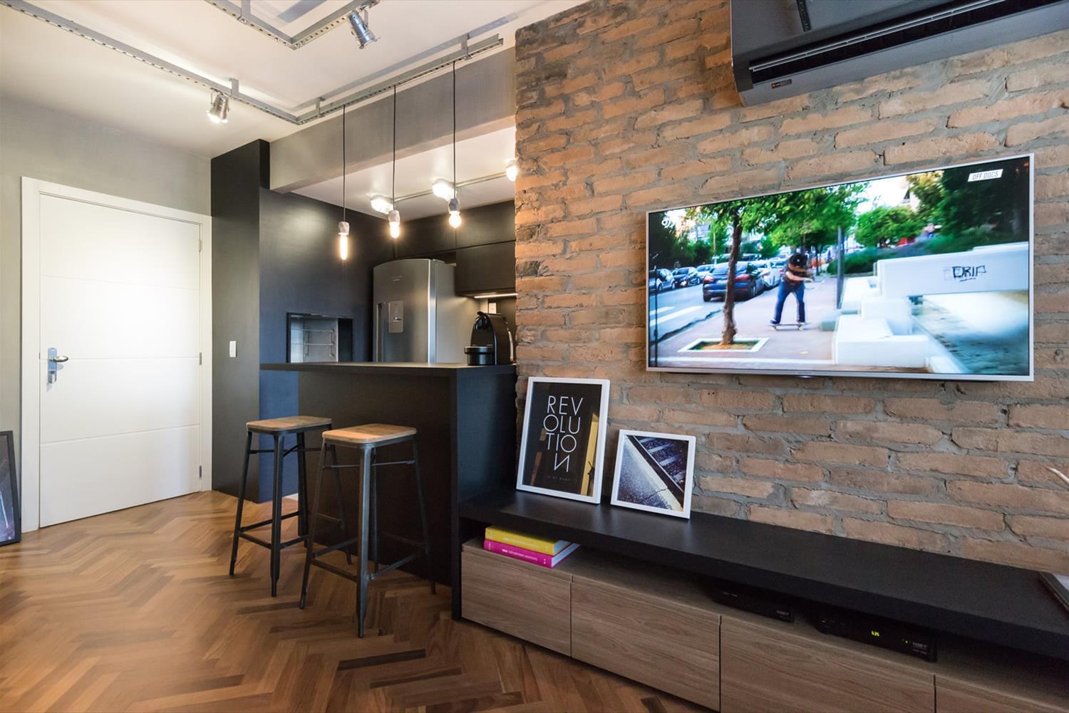 巴西 Soho 公寓 | 砖墙与木质元素的完美结合-6