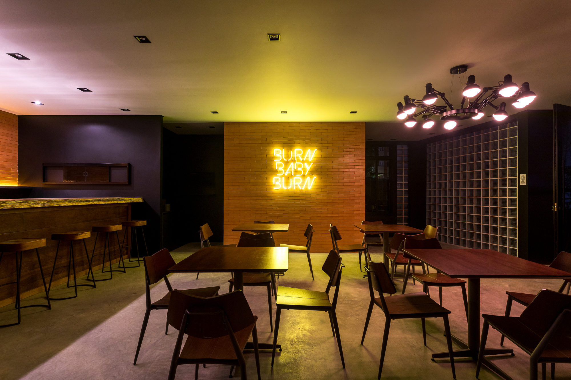 Flame Casual Bar / Giuliano Marchiorato Arquitetos-19