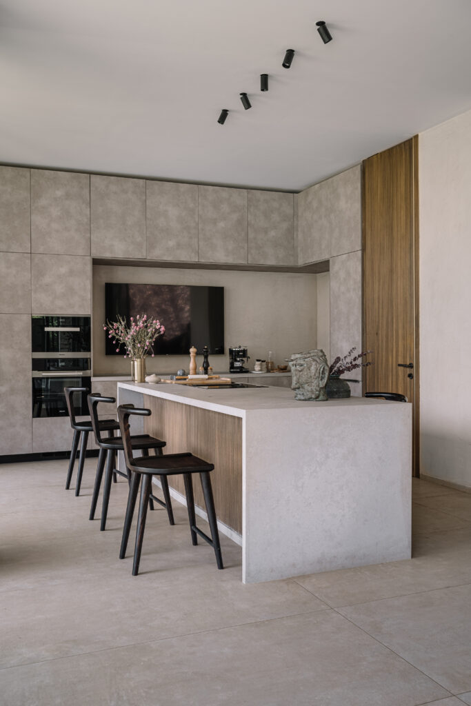 盖亚

注：GAIA在天文学等领域常指盖亚，它既是希腊神话中的大地女神名，也被用于命名欧洲空间局的天体测量卫星等 丨印度丨FADD Studio-25