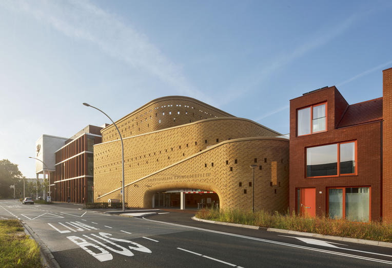 兹沃勒卡特沃尔德广场停车场丨荷兰兹沃勒丨L. van der Pol等团队-45