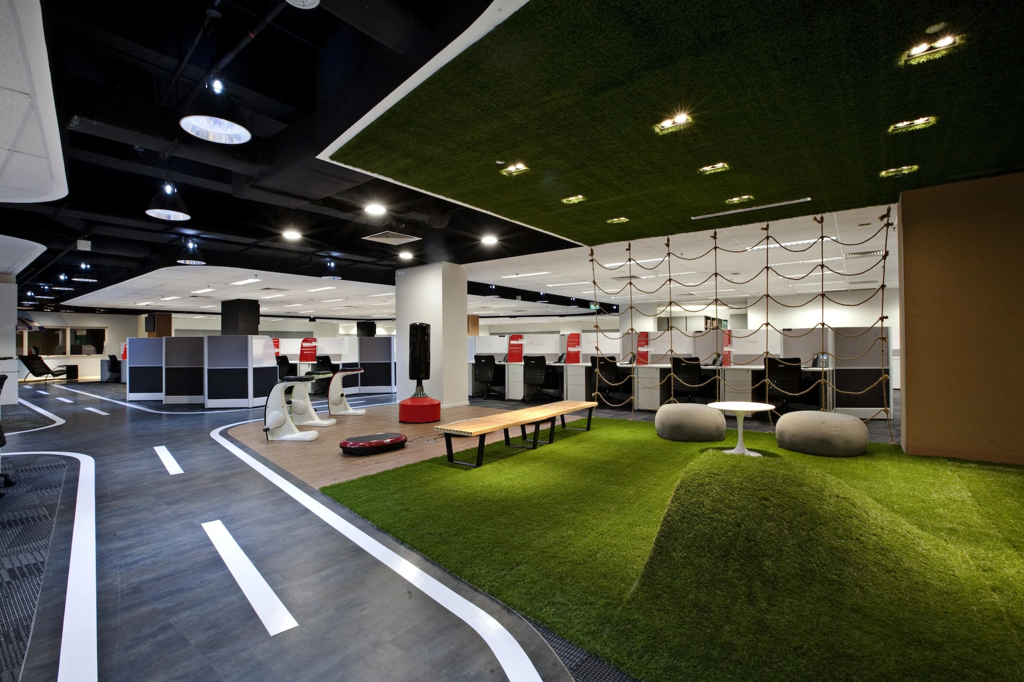 新加坡 SINGTEL 1688 中心·穿越时空的通讯历史室内设计-21