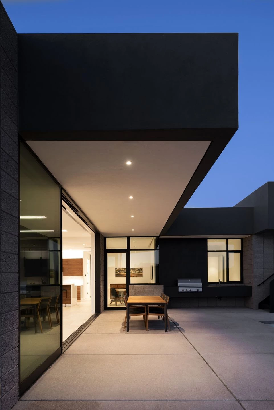 亚利桑那州斯科茨代尔的 Troon 现代住宅，融入自然的几何之美-25