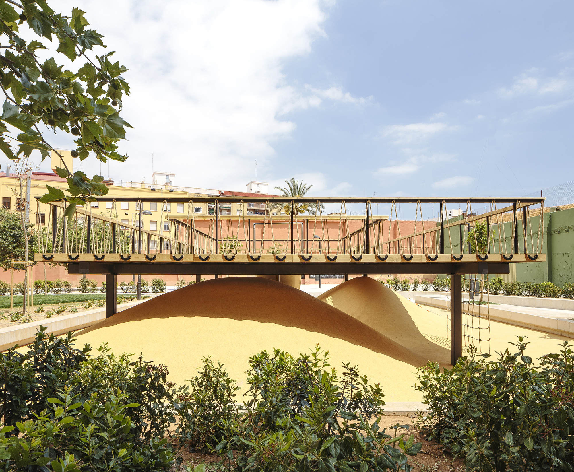 Playground Landscapes at Santa María Mazzarello Square / HDH arquitectos-13
