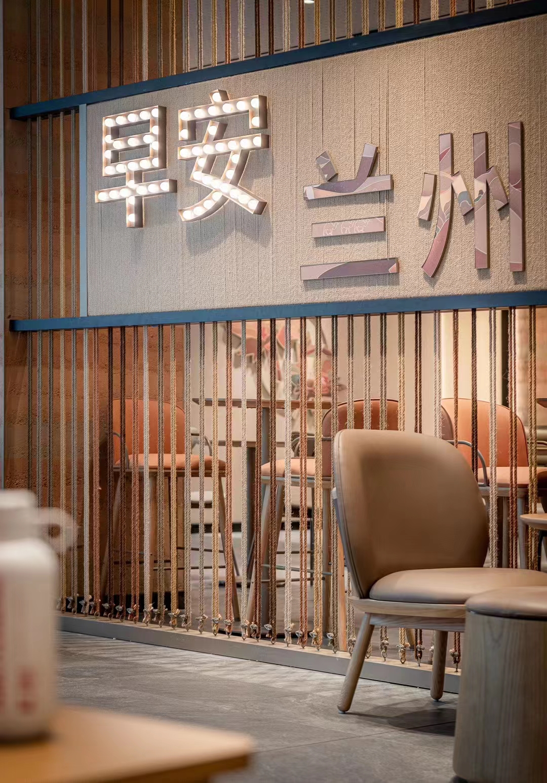 兰州的蒂姆·霍顿斯（咖啡店）

注：TIM HORTONS 是一家知名咖啡连锁品牌，一般直译为蒂姆·霍顿斯  丨中国兰州-5