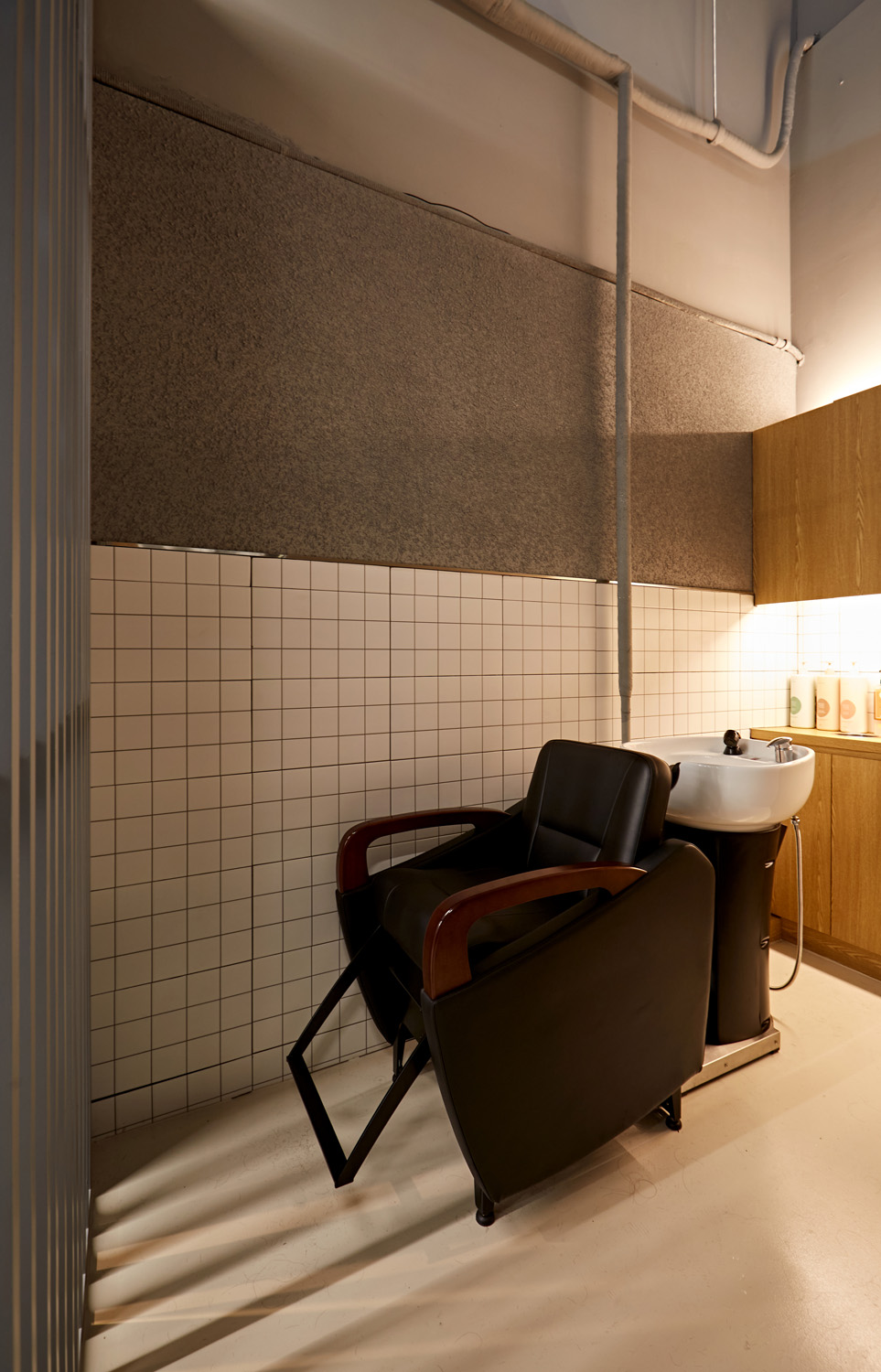 现代简约风格的 15 平米小型美容室设计-15