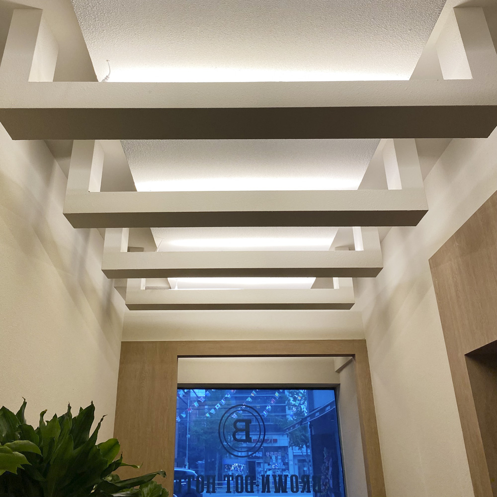 简约酒店设计典范 | 白色木纹诠释温馨空间-18