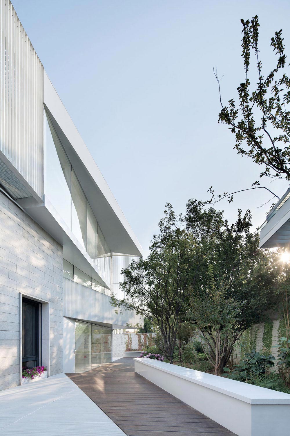 北京顺义纯白两层别墅 | 混合工作室的室内设计杰作-8