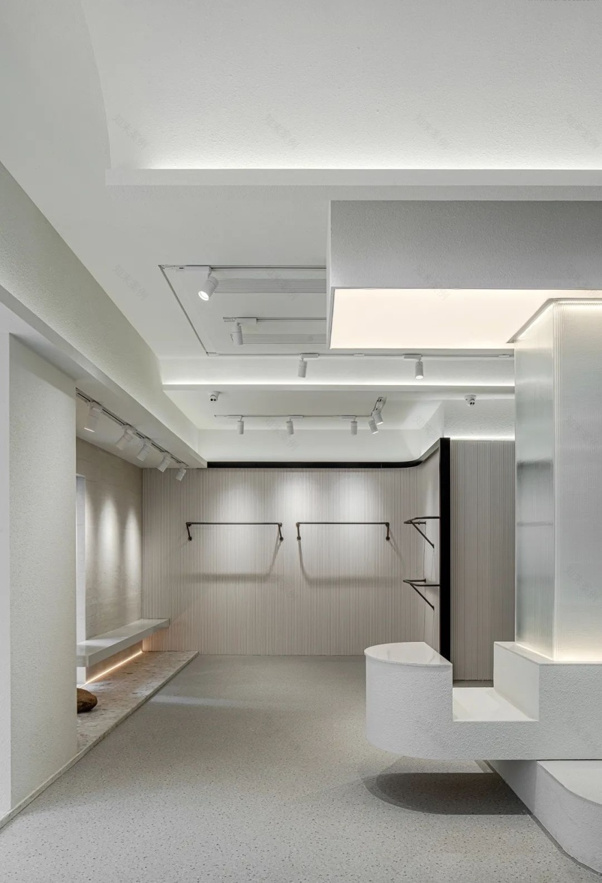 光与弧线共舞 · 普宁商业空间新典范丨中国广东丨深圳市陈浩鹏室内设计事务所-23