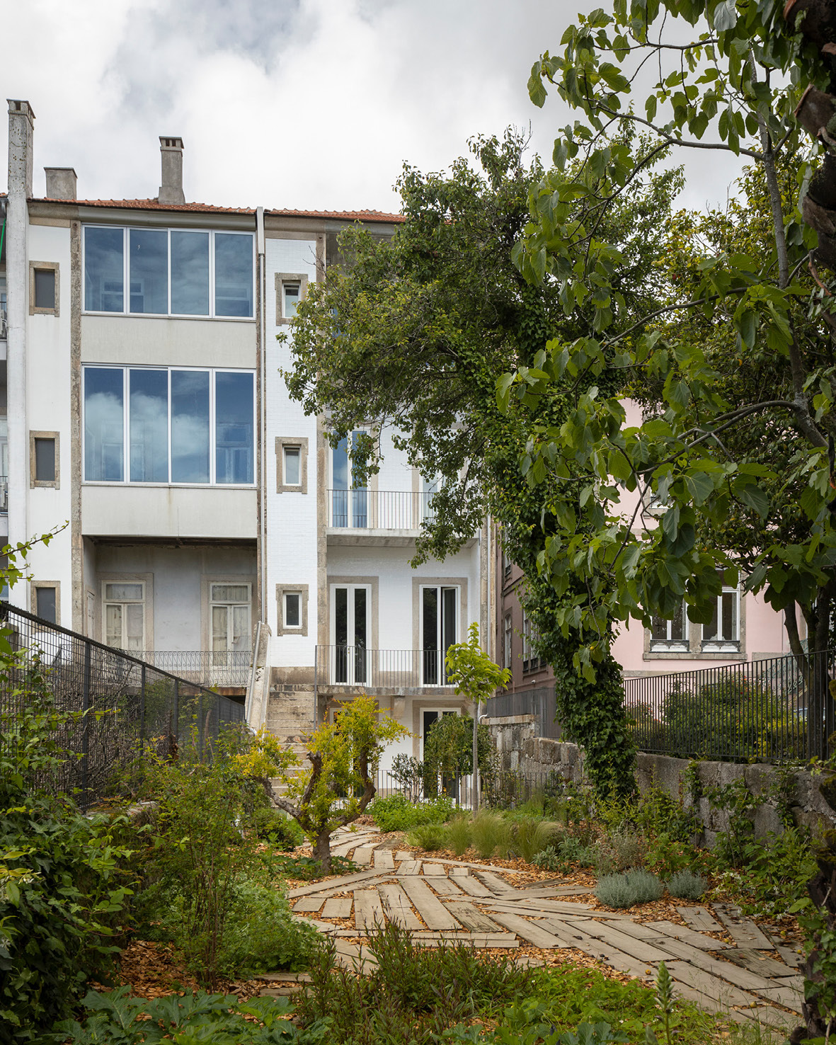 玻璃墙房屋丨葡萄牙波尔图丨fala-26