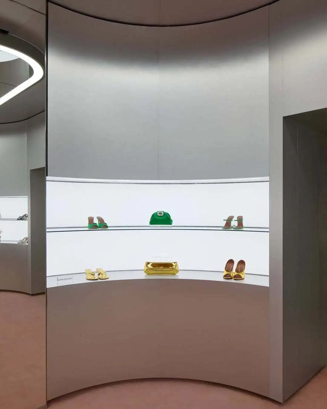 Amina Muaddi迪拜购物中心精品店丨阿联酋迪拜-12