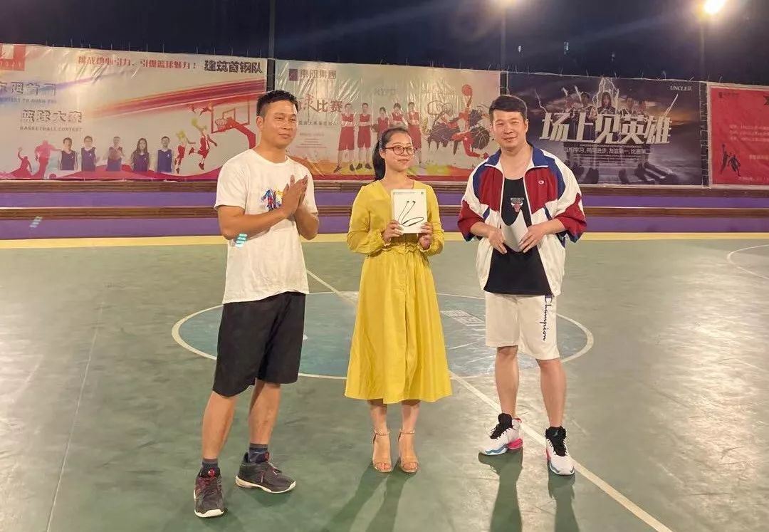 街头篮球赛激情对决,室内设计展现运动魅力-93