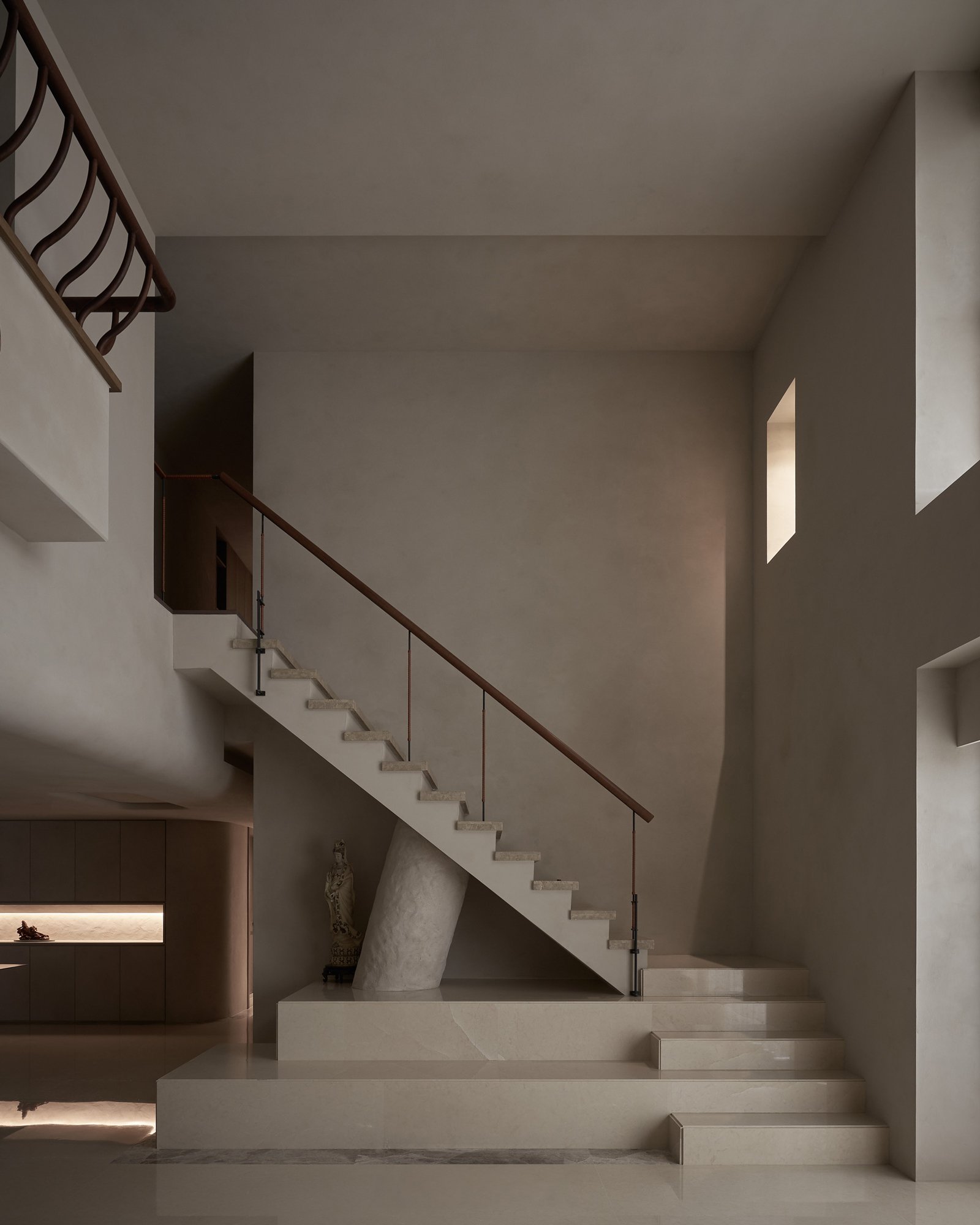 「最深的寧靜來自空無的頓悟」以光重構家居感官深度，安然庇護人們思緒和情感寄託的複層居宅 — Hey!Cheese-0