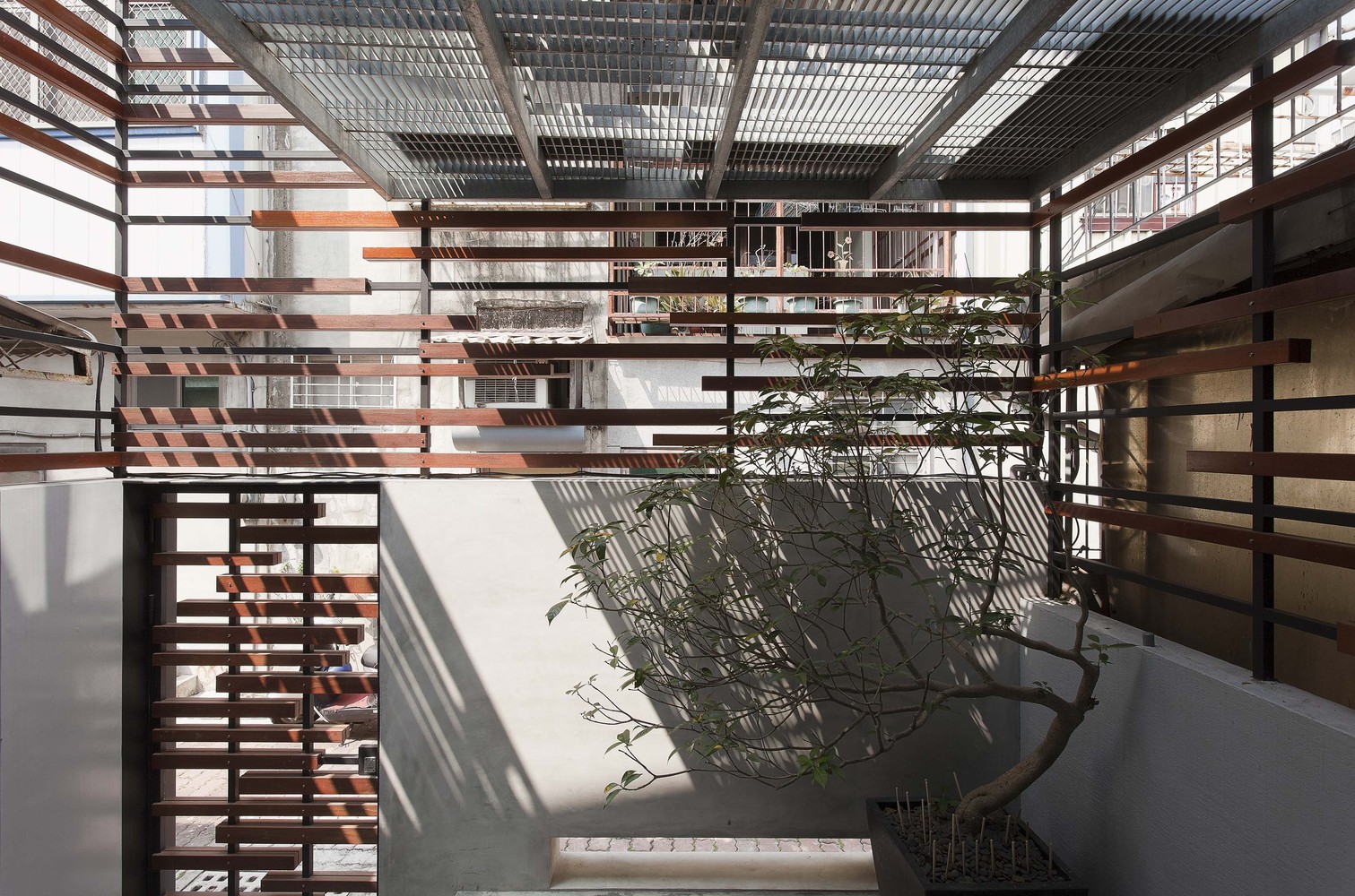 阳光折射的“光与影”之家-51