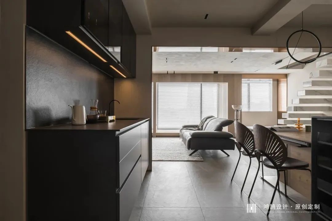 悬浮楼梯打造 200㎡跃层无界空间丨中国徐州丨徐州店-25