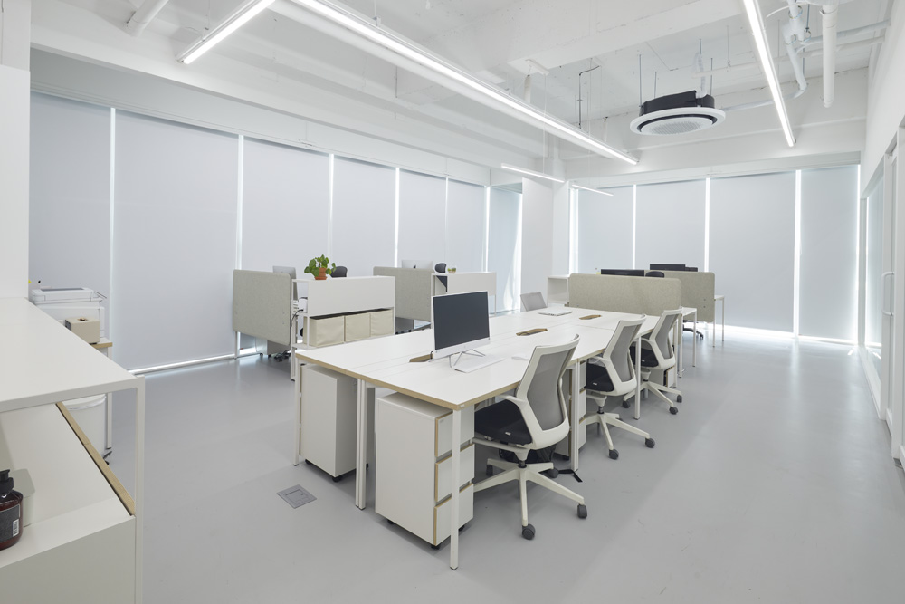 伦敦办公室 | 白色调的优雅照明设计-4