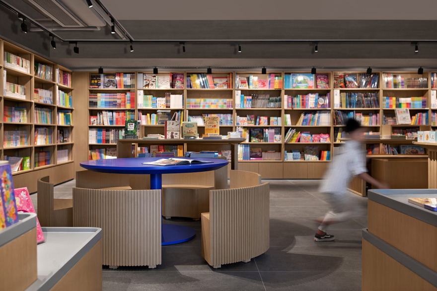 日夜流转中的都市文化灯塔 · 唐宁书店四海城店丨中国广州丨立品设计-40