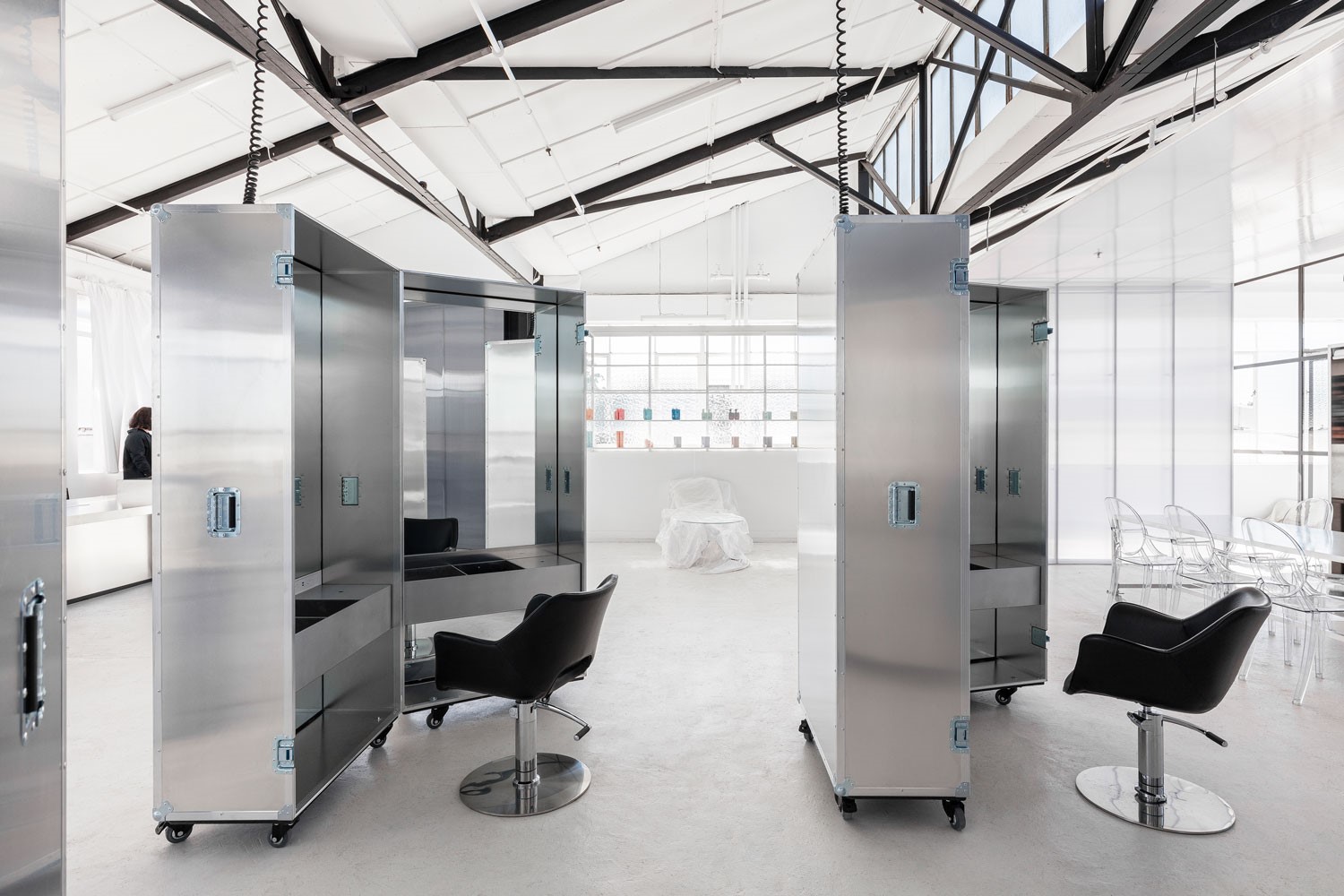 Usfin Atelier: George Livissianis在圣彼得斯的无性别发廊-10