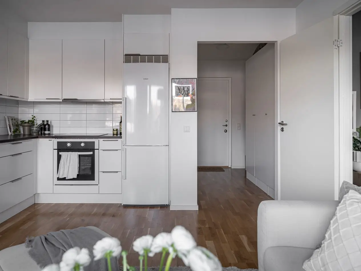 现代一居室公寓巧妙运用半玻璃墙设计-7