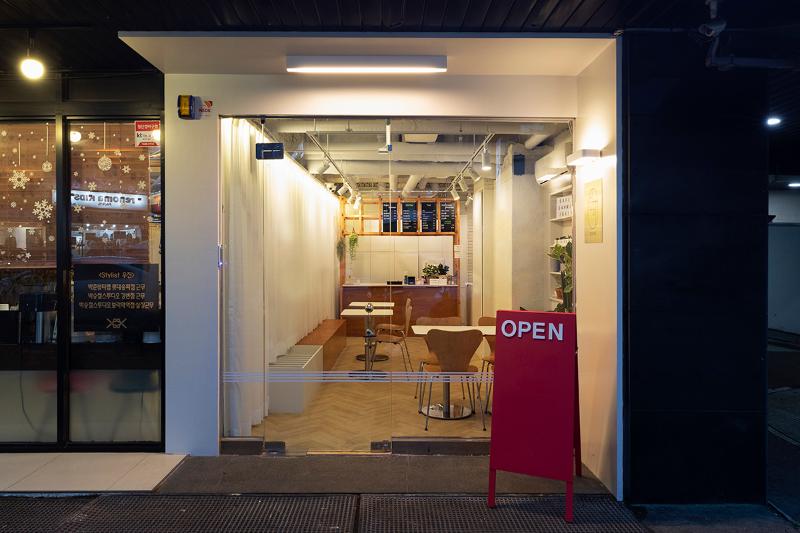 简约咖啡厅，8 坪空间的魅力设计-2