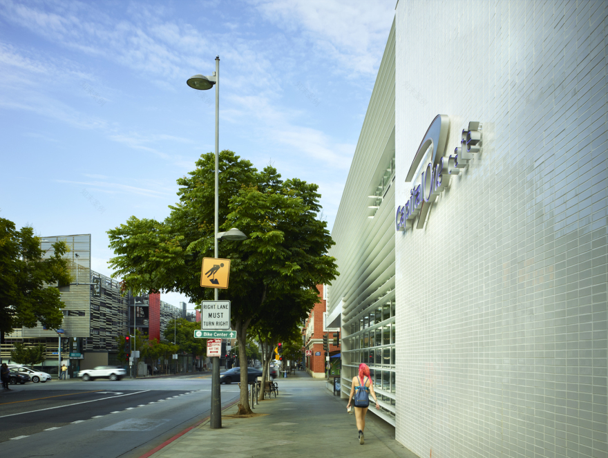 第一资本银行和咖啡馆-13