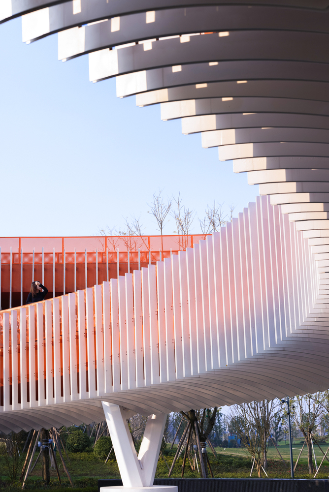 橙韵流动景观连廊·成都大运会东安湖场馆景观连廊丨中国成都丨Atelier sq-30